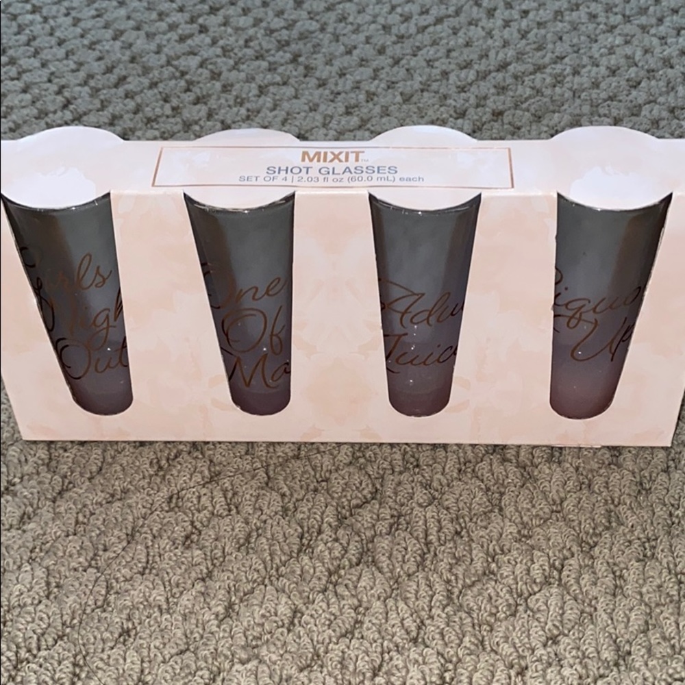 Set of 4 shot glasses by MIXIT